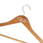 علاقات الملابس الخشبية المميزة